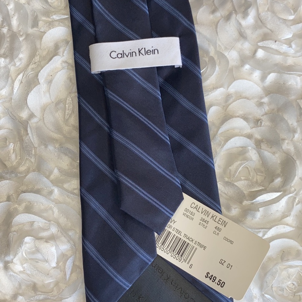 New Calvin Klein silk tie - Picture 2 of 3